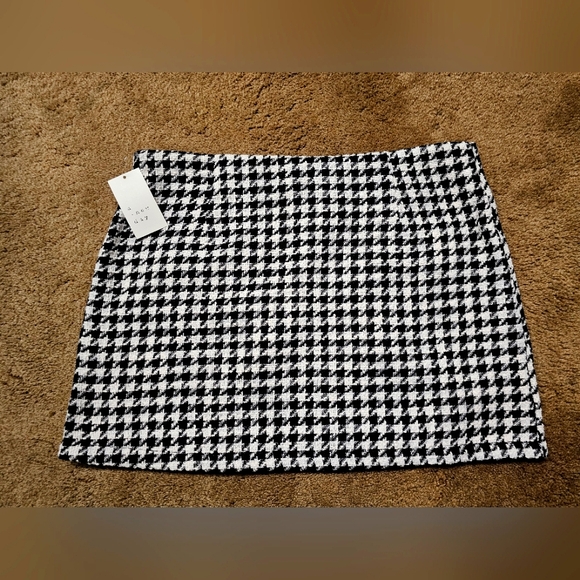 a new day Dresses & Skirts - NWT BLACK AND CREAM CHECKERED WOMENS SKIRT